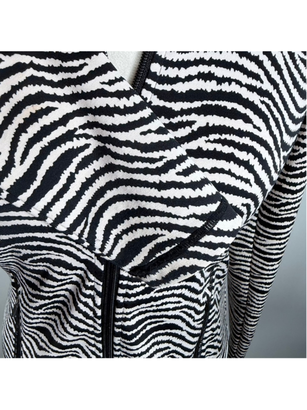 J.McLaughlin Billie Zebra Print Full Zip Jacket Golf Active Stretch Jersey Sz S - Picture 8 of 12